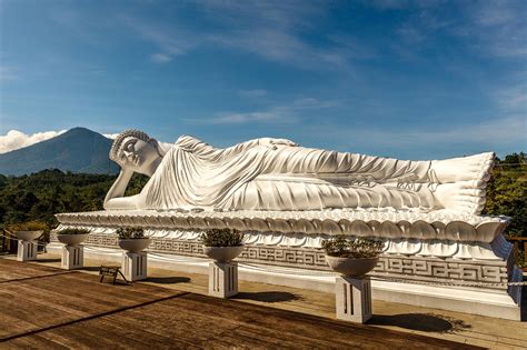  Der 'Schlafende Buddha' - Eine Reise in die mystische Stille des 15. Jahrhunderts